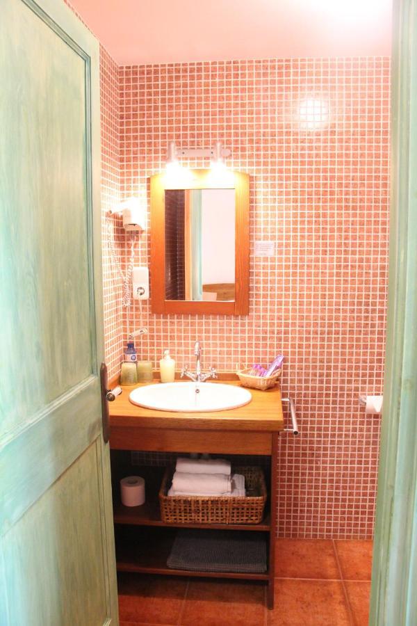 Hostal L'Ou De Reig 몬트세니 외부 사진