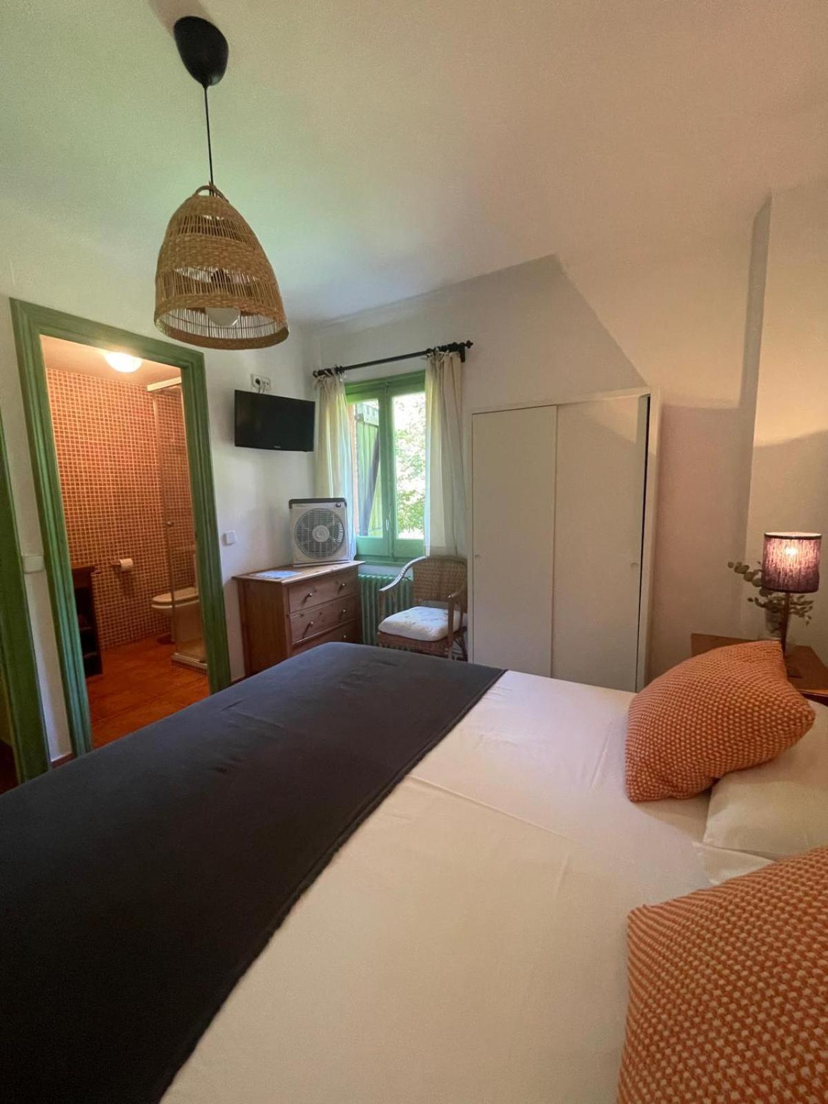 Hostal L'Ou De Reig 몬트세니 외부 사진